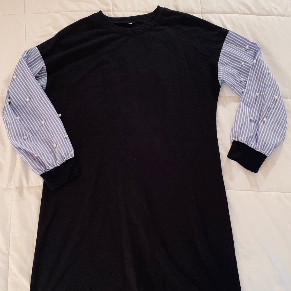 Women’s Medium Pearl Long Sleeved Dress
